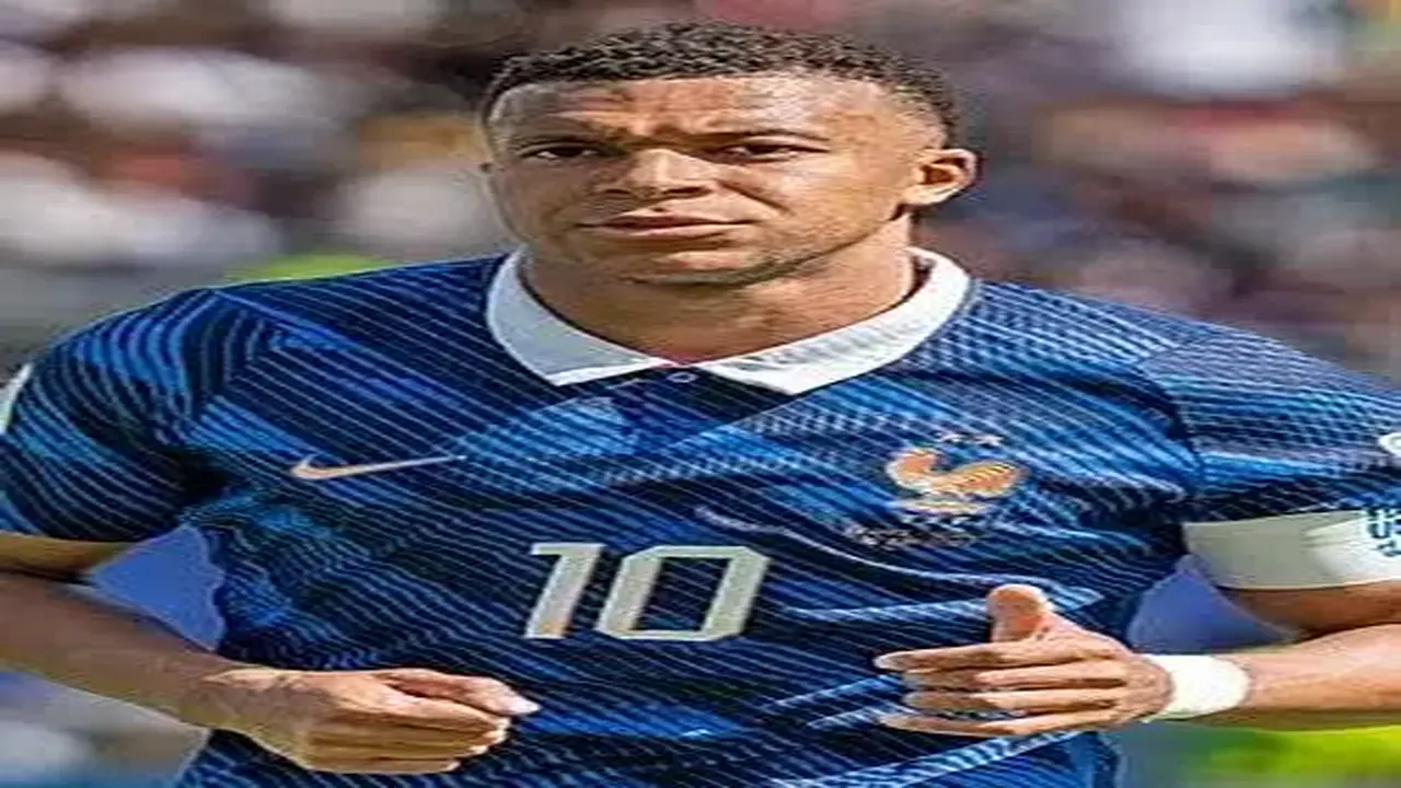 مبابي يواجه التصريحات العنصرية لنائبة باراجواي بحزم.
